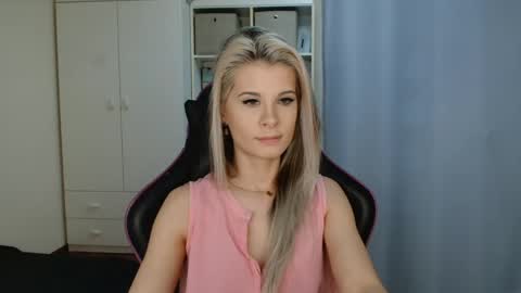 KristineAmore online show from April 23, 6:43 am