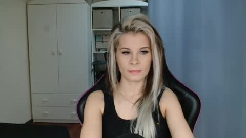 KristineAmore online show from April 22, 6:32 am