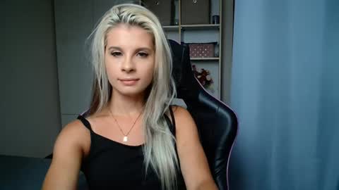 KristineAmore online show from August 7, 7:04 am
