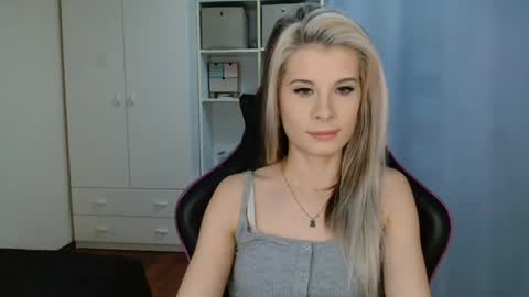 KristineAmore online show from April 24, 6:38 am