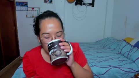 Snapshot of kroline_20 chatting on January 22, 1:42 am Kroline online show from January 22, 1:42 am