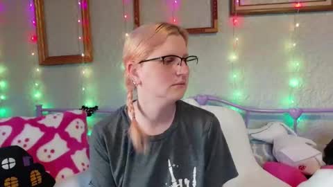 Samantha online show from April 22, 11:29 am