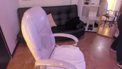 kylie online show from February 5, 1:11 pm