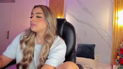  KYLIE  online show from December 18, 3:11 am