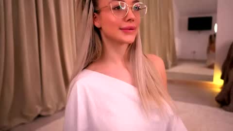 Kylie online show from June 4, 8:46 pm