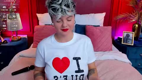 Snapshot of lady_alibi chatting on February 15, 1:38 pm AliCooper  online show from February 15, 1:38 pm