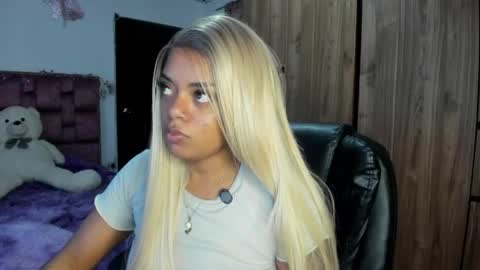 leidy daniela online show from April 18, 2:03 am