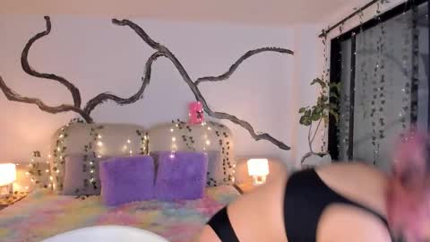 Lady  online show from December 4, 5:21 am