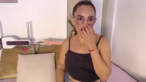 Isabella  online show from April 17, 9:50 pm