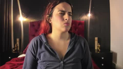 Snapshot of laia_jonees chatting on October 22, 12:43 pm Laia online show from October 22, 12:43 pm