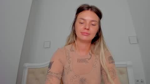 Lallie  online show from September 22, 3:32 pm