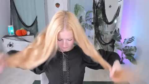 Laly online show from October 27, 4:35 pm