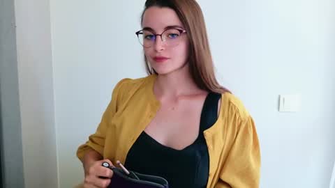 lana_gl online show from June 18, 9:14 am