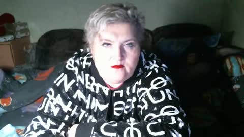 lanacat555 online show from February 8, 7:50 pm