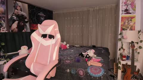 Snapshot of lanakyutt chatting on February 1, 11:37 pm L A N A online show from February 1, 11:37 pm