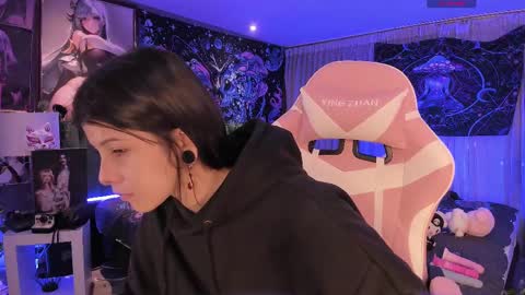Snapshot of lanakyutt chatting on February 14, 5:41 am L A N A online show from February 14, 5:41 am