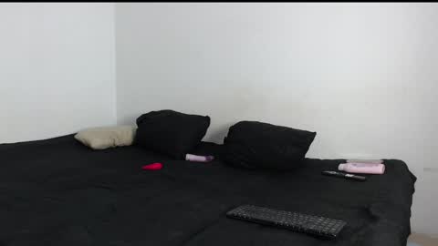 lanena2501 online show from April 21, 1:18 pm