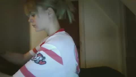 laneybel online show from January 7, 5:00 am