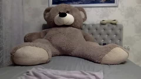 langoria online show from February 18, 1:05 am