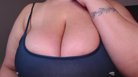 Lanna online show from November 17, 1:01 pm