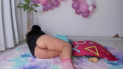 lapeligrosa_ online show from December 1, 11:14 am