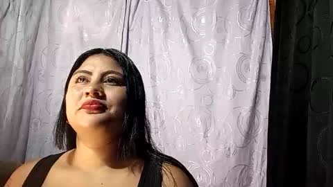 lapeligrosa_ online show from April 14, 7:36 pm