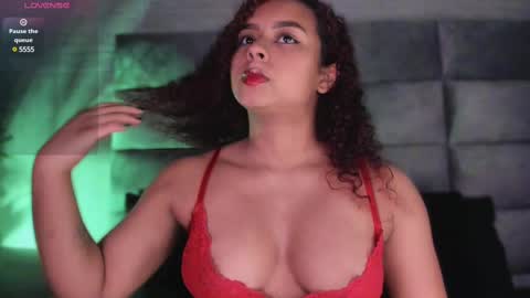 Snapshot of lara_jones_ chatting on March 4, 3:44 am Lara online show from March 4, 3:44 am