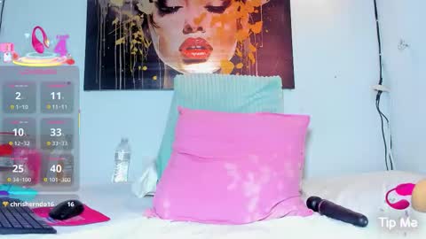 REINA  online show from December 19, 3:26 pm