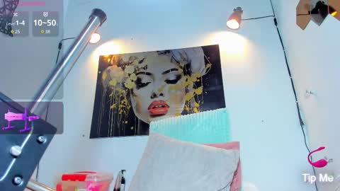 REINA  online show from November 8, 11:59 am