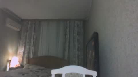 laramrs online show from April 18, 7:58 pm