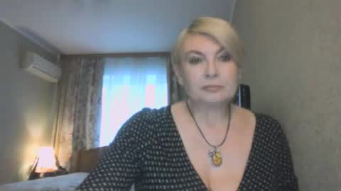 laramrs online show from April 15, 4:40 pm