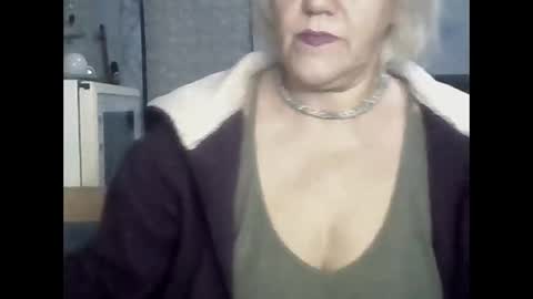 larisaq4ugo24 online show from January 18, 2:13 pm