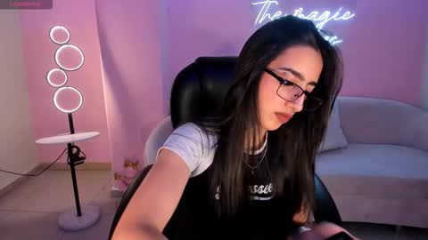 Larisa Smirnov online show from November 18, 3:18 am