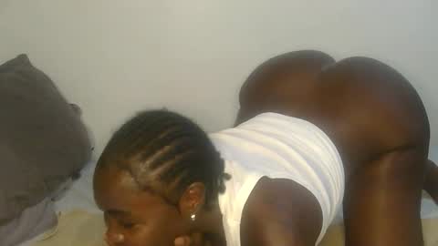 larvy12 online show from April 6, 1:16 am