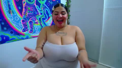 latina_bigboos12 online show from December 17, 5:55 am