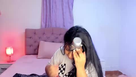 Snapshot of latinabombsheell chatting on September 30, 6:19 am Martina online show from September 30, 6:19 am