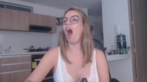 latinpaprika online show from December 25, 6:09 am