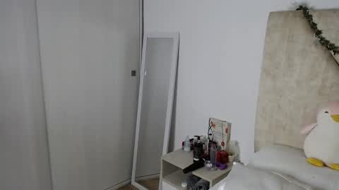 Laura online show from February 6, 10:46 pm