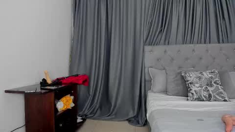   online show from November 29, 1:15 pm