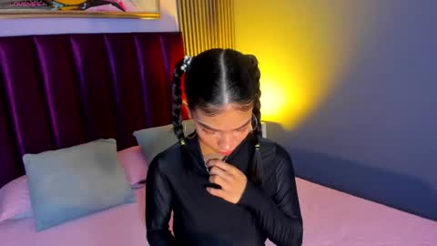 Laura online show from April 15, 12:39 pm