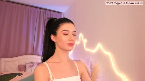 Laura online show from April 7, 8:44 pm