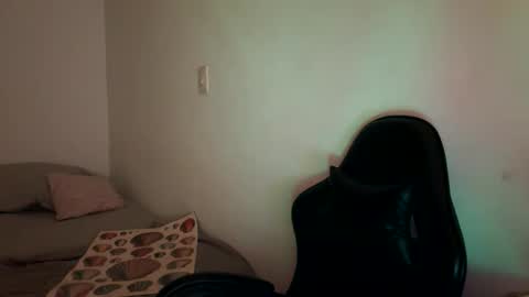 laura online show from March 24, 12:16 am