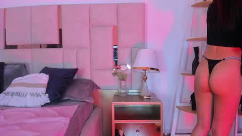 laura_dicardy online show from May 15, 4:43 pm