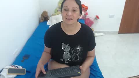 laura_foxx2379 online show from November 7, 2:06 am