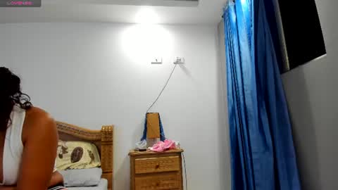 laura_miller02 online show from July 2, 2:11 am