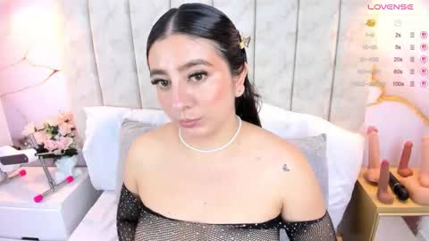 Laura Smith online show from November 11, 11:13 pm