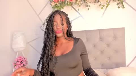 lauraaluccii online show from March 3, 12:42 pm