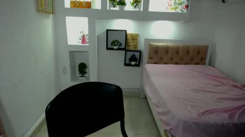 Laura online show from December 31, 6:24 pm