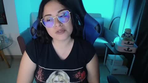 laura online show from December 15, 12:18 am