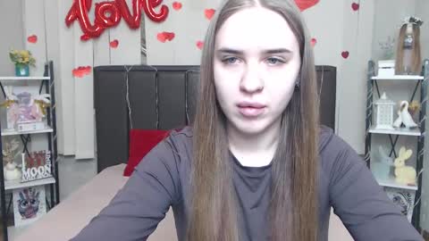 LauraHlot online show from March 27, 7:25 pm